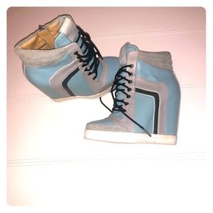 Stylish Lamb wedged sneakers ❤️